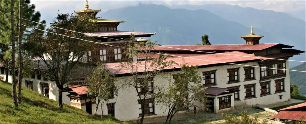 Mongar Dzong Nail-Construction Architecture Tour