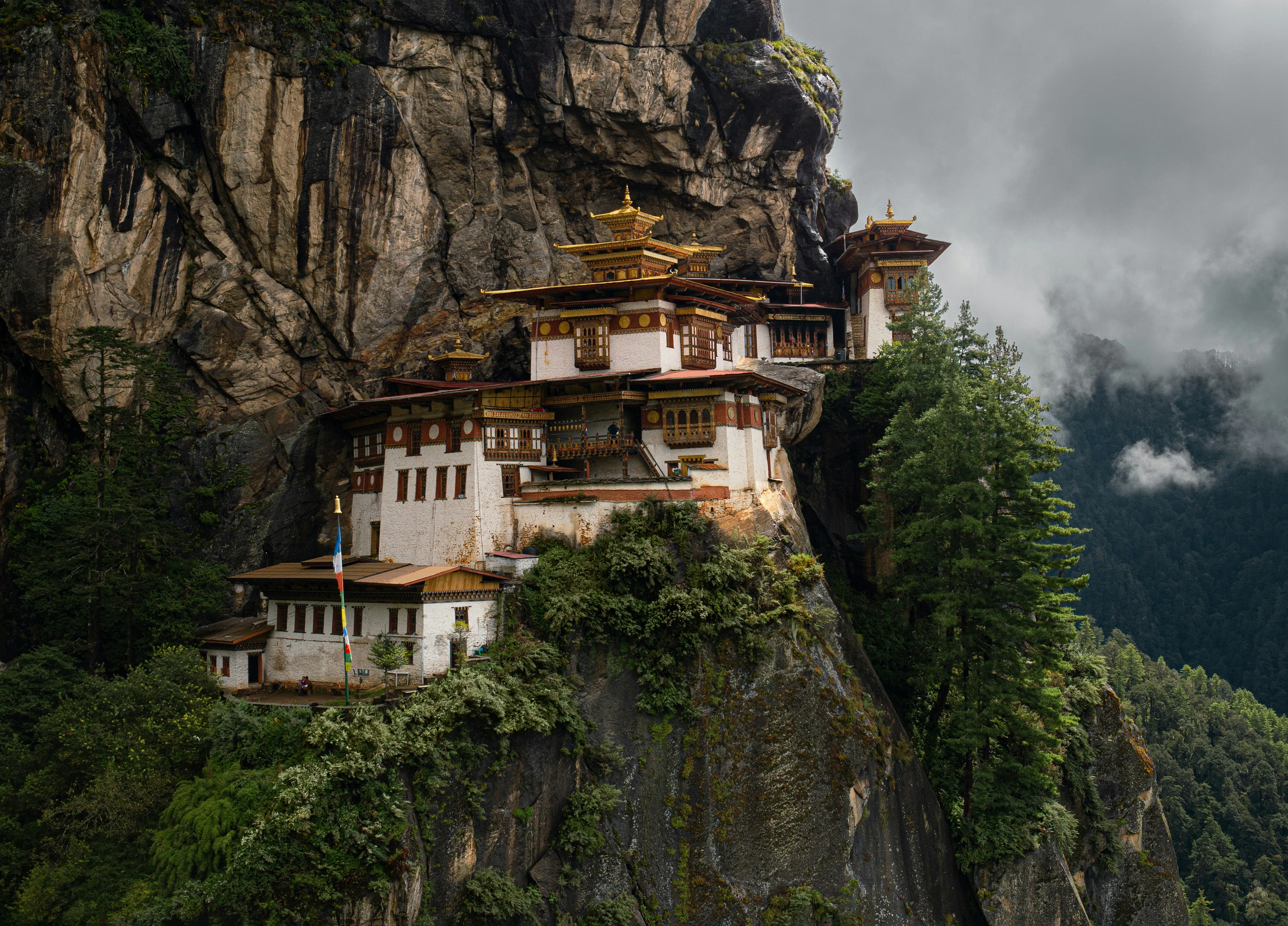 Punakha to Paro – Valley Drive, Fortress & Hot Stone Bath